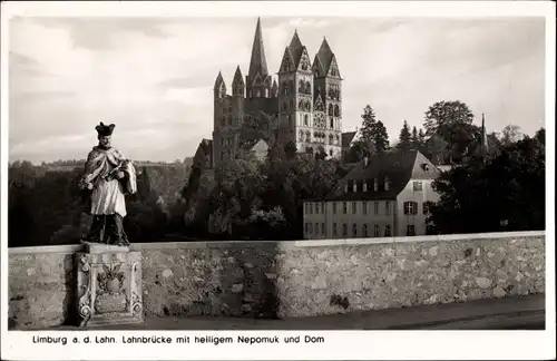 Ak Limburg an der Lahn, Lahnbrücke  mit heiligem Nepomuk und Dom