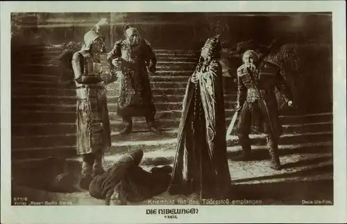 Ak Die Nibelungen, Filmszene, Kriemhild hat den Todesstoß empfangen, Ross 677/8