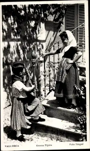Ak Mallorca Balearische Inseln, zwei Kinder auf einer Treppe, Gitarre
