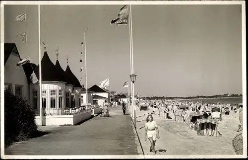 Foto Ak Ostseebad Kellenhusen in Holstein, Strandpartie, Promenade, Strandkorb