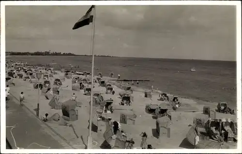 Foto Ak Ostseebad Kellenhusen in Holstein, Strandpartie, Promenade, Strandkorb