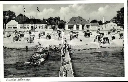 Ak Ostseebad Kellenhusen in Holstein, Strandpartie, Blick vom Bootssteg aus, Strandkorb