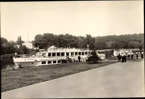 Ak Halle an der Saale, Schiffsanlegestelle mit Fahrgastschiff Kosmos