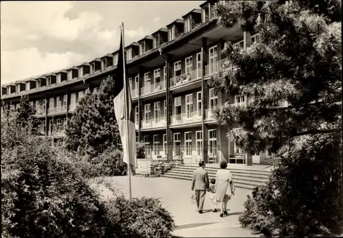 Ak Dölau Halle Saale, Bezirkskrankenhaus, Besucher, Fahne