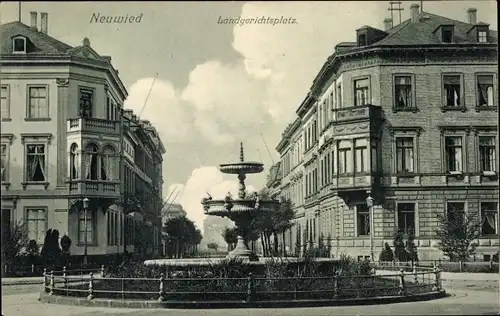 Ak Neuwied am Rhein, Landgerichtsplatz, Brunnen