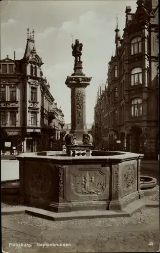 Ak Flensburg in Schleswig Holstein, Neptunbrunnen