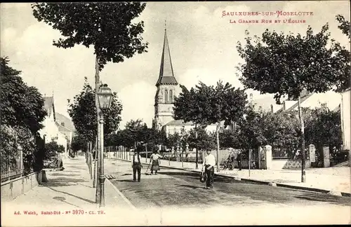 Ak Saulxures sur Moselotte Lothringen Vosges, La grande Rue et L'Eglise