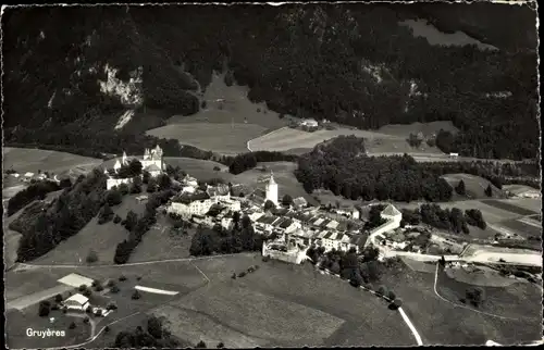 Ak Gruyères Kanton Freiburg Schweiz, Fliegeraufnahme