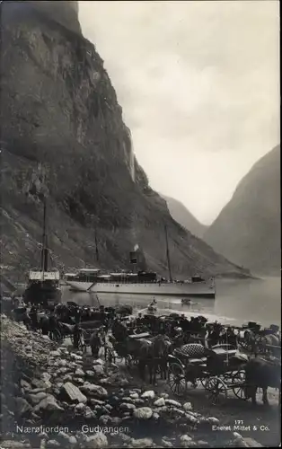 Ak Gudvangen Norwegen, Naerofjorden, Schiff, Pferdegespanne