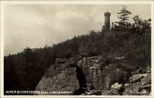 Foto Ak Děčínský Sněžník Hoher Schneeberg Region Aussig, b. Bodenbach, Blick auf Berg und Turm