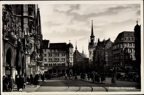 Ak München Bayern, Marienplatz, Passanten
