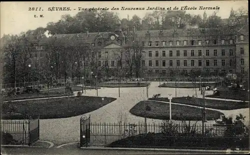 Ak Sèvres Hauts de Seine, Vue generale des Nouveaux Jardins et de l'Ecole Normale