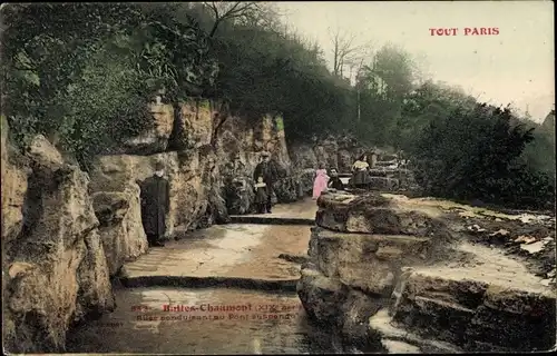 Ak Paris XIX Buttes Chaumont, Allée ponduisant au Pont suspendu