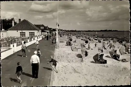 Foto Ak Ostseebad Kellenhusen in Holstein, Strandpartie, Promenade, Strandkorb