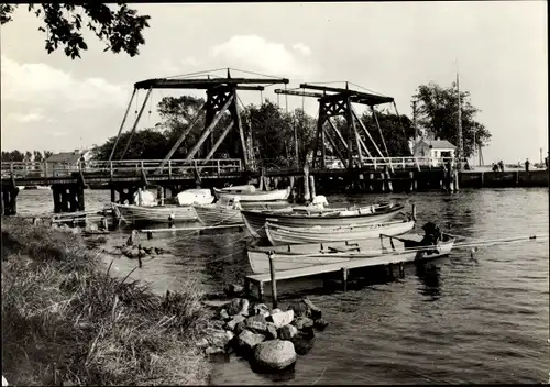 Ak Wieck Hansestadt Greifswald, Wiecker Brücke, Boote
