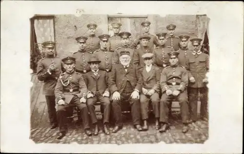 Foto Ak Trier an der Mosel, Soldaten in Uniform, Gruppenbild