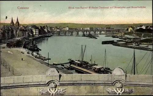 Ak Koblenz am Rhein, Blick vom Kaiser-Wilhelm-Denkmal auf Moselufer und Moselbrücke