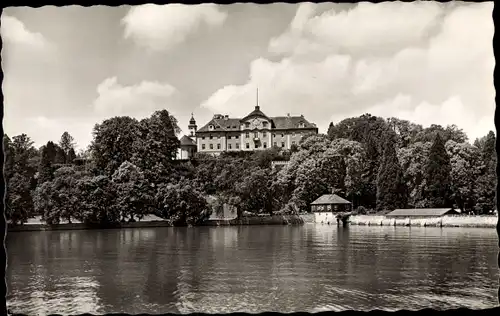 Ak Insel Mainau im Bodensee, Schloß, Blick vom See auf Insel