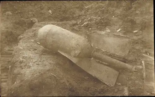 Foto Ak Blindgänger, Französische Waffengattung, 1916