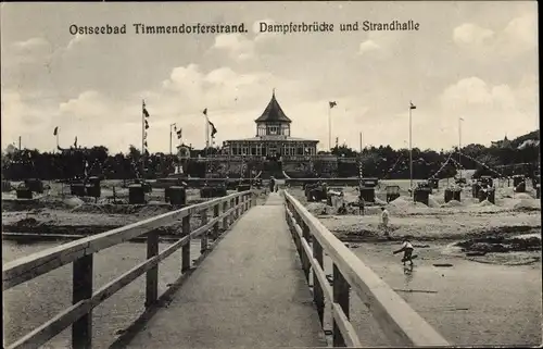 Ak Ostseebad Timmendorfer Strand, Dampferbrücke und Strandhalle