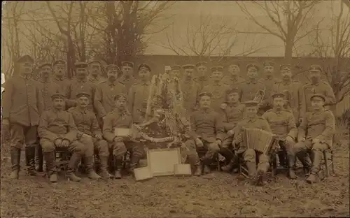 Foto Ak Deutsche Soldaten in Uniformen, I. WK