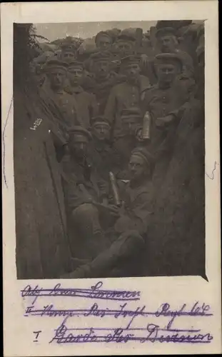 Foto Ak Deutsche Soldaten im Schützengraben, Patronen, I. WK