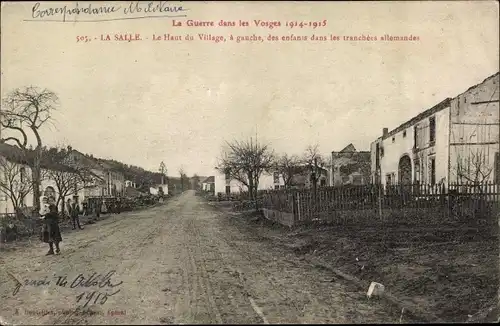 Ak La Salle Vosges, Le Haut du Village, á gauche, des enfants dans les tranchées allemandes