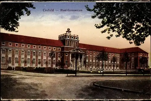 Ak Krefeld am Niederrhein, Blick auf das Real Gymnasium, Eingang