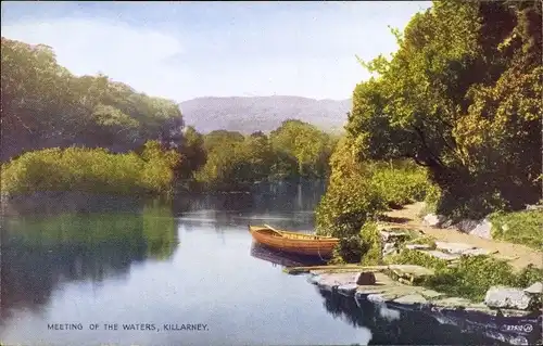 Ak Killarney Irland, Meeting of the Waters, Boot am Ufer