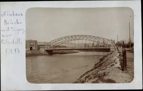 Foto Ak Niš Nisch Serbien, Nischava Brücke mit Eingang zur Zitadelle