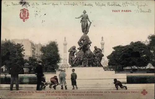 Ak Paris Ménilmontant, Place de la Nation, Monument du Triomphe de la République