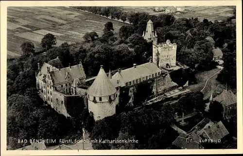 Ak Bad Bentheim in Niedersachsen, Fliegeraufnahme vom Fürstlichen Schloss mit Katharinenkirche