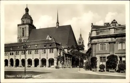 Ak Dessau in Sachsen Anhalt, Partie am großen Markt, Arkaden