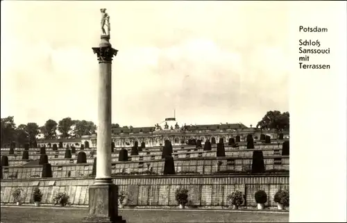 Ak Potsdam in Brandenburg, Schloss Sanssouci, mit Terrassen, Säule, Statue