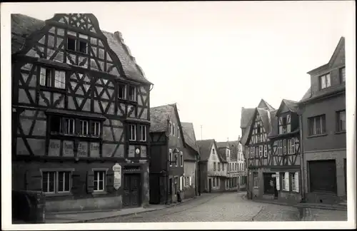 Foto Ak Montabaur im Westerwald, Straßenpartie, Fachwerkhaus