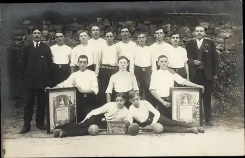 Foto Ak Gruppenbild der Männer, Bilder mit Turnvater Jahn, Erinnerung Weltkrieg 1917