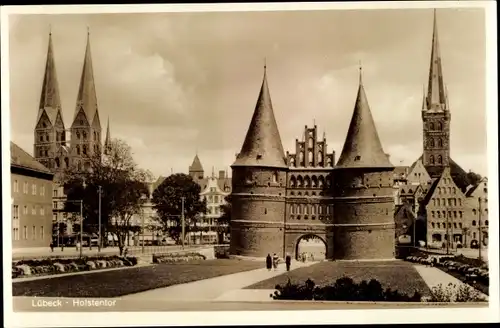 Ak Lübeck in Schleswig Holstein, Holstentor