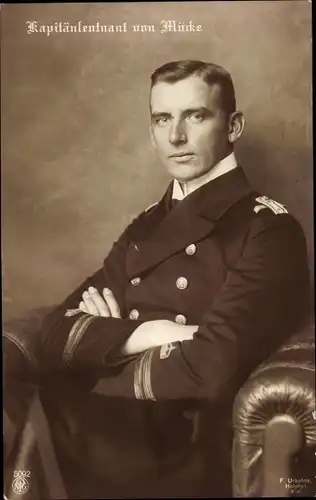 Ak Kapitänleutnant Hellmuth von Mücke, Sitzportrait in Uniform
