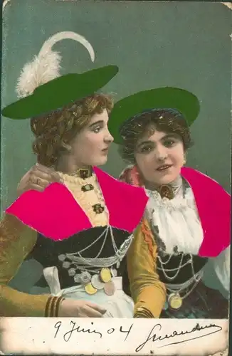 Präge Ak Zwei Mädchen in Tracht, Hut, Portrait