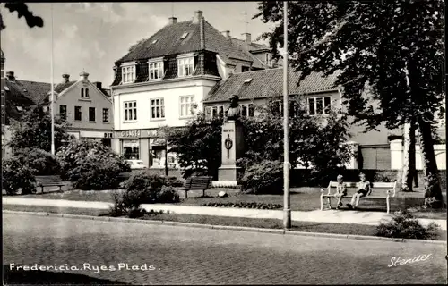 Ak Fredericia Jutland Dänemark, Ryes Plads, Platz, Denkmal