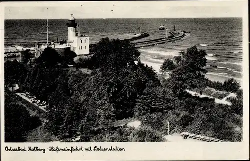 Ak Kołobrzeg Kolberg Pommern, Hafeneinfahrt, Lotsenstation