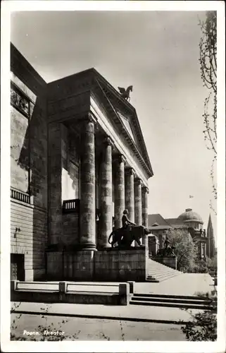 Ak Poznań Posen, Seitlicher Blick auf das Theater, Eingang
