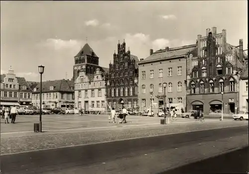 Ak Hansestadt Greifswald, Platz der Freundschaft, Passanten