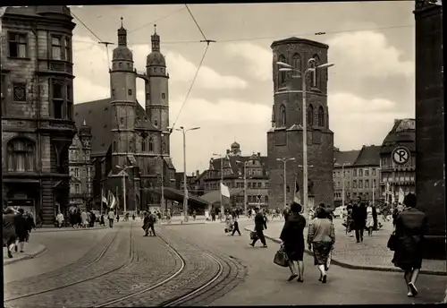 Ak Halle an der Saale, Markt, Kirche, Passanten, Straßenbahnschienen