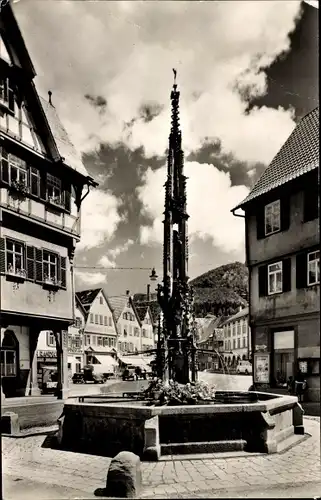 Ak Bad Urach in der Schwäbischen Alb, Marktbrunnen am Rathaus