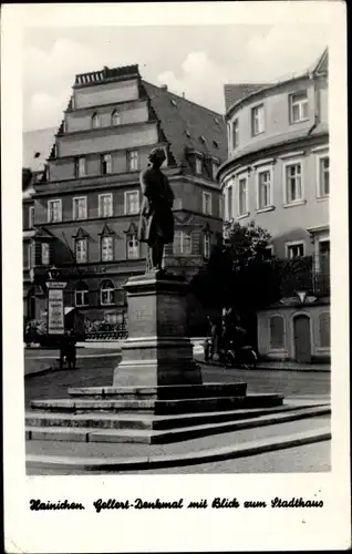 Ak Hainichen Mittelsachsen, Gellert-Denkmal mit Blick zum Stadthaus