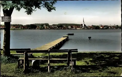 Ak Obing im Chiemgau, am Obinger See, Blick über Steg auf Ort und Kirche