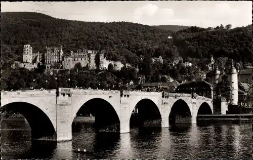 Ak Heidelberg am Neckar, Alte Brücke mit Blick auf das Schloß