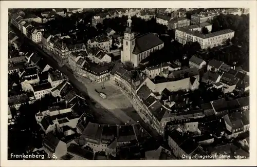 Ak Frankenberg an der Zschopau, Fliegeraufnahme des Stadtzentrums, Kirche, Marktplatz