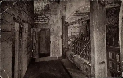 Ak London City England, Tower of London, Bloody Tower, Innenansicht Fallgatter